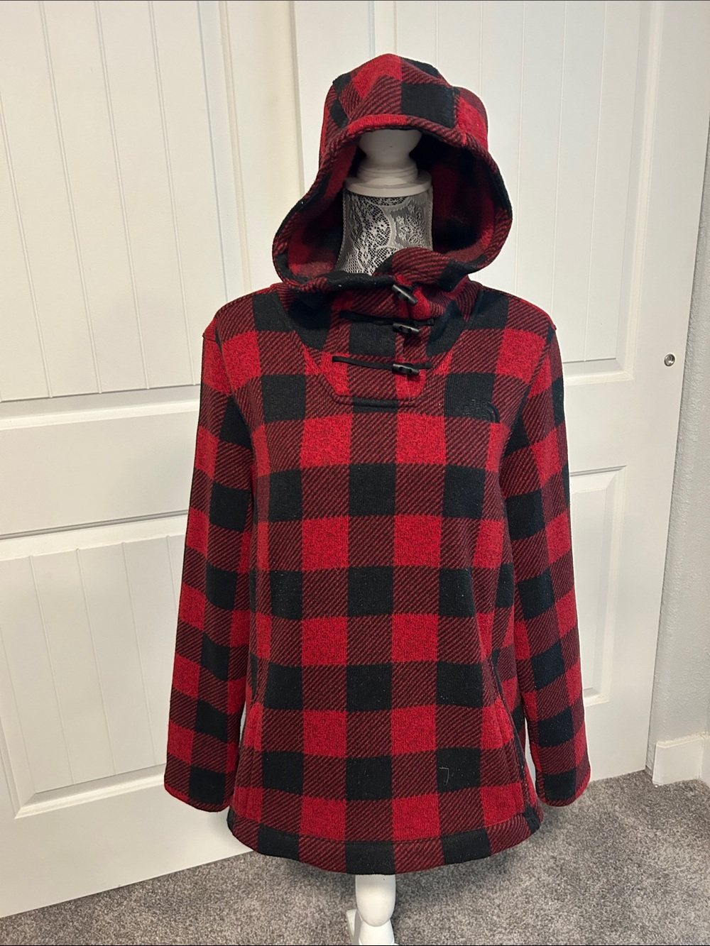 The North Face Red and Black Buffalo Plaid Hooded Pullover Xl